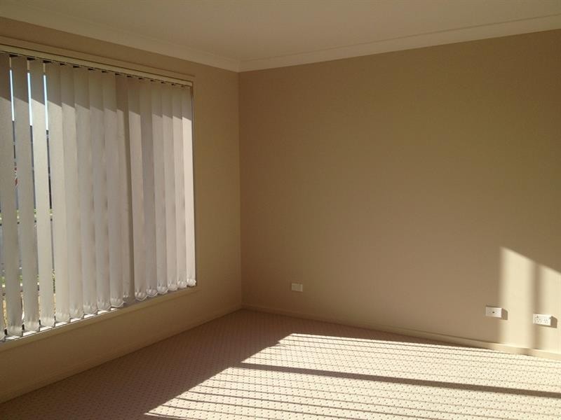 29 Ingleburn Gardens Dr, Ingleburn NSW 2565