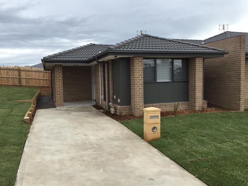 22A Furlong Dr, Currans Hill NSW 2567