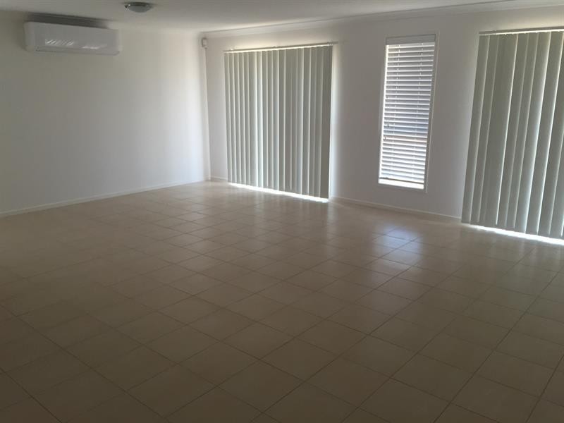 11 Pimlico Ave, Currans Hill NSW 2567