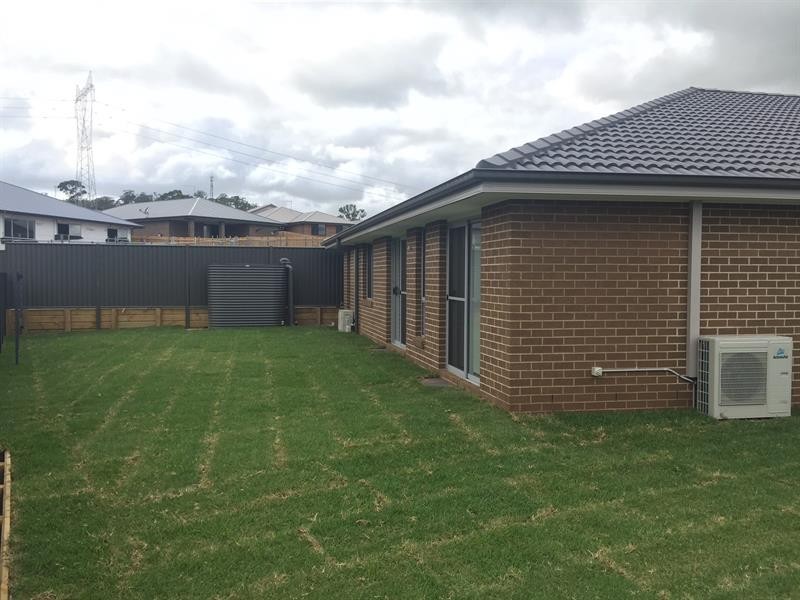 11 Pimlico Ave, Currans Hill NSW 2567