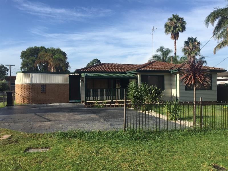 44 Waratah Ave, Casula NSW 2170