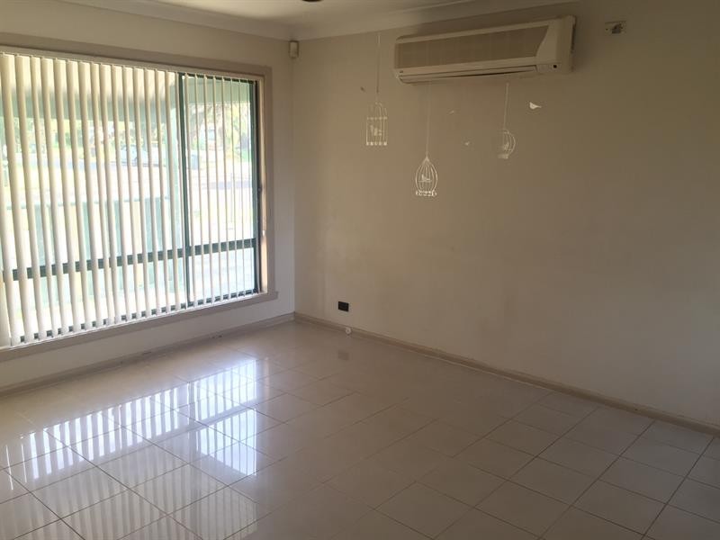 44 Waratah Ave, Casula NSW 2170