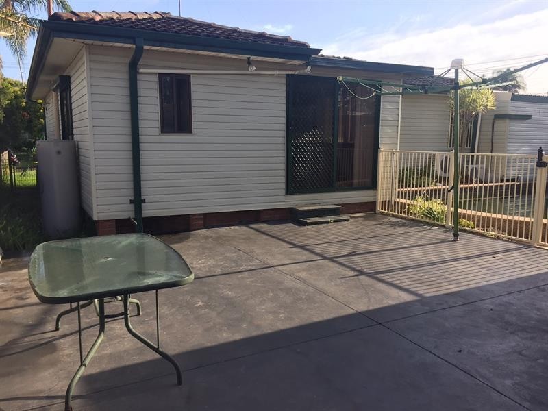 44 Waratah Ave, Casula NSW 2170