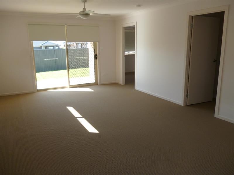 5 Domus St, Glenmore Park NSW 2745