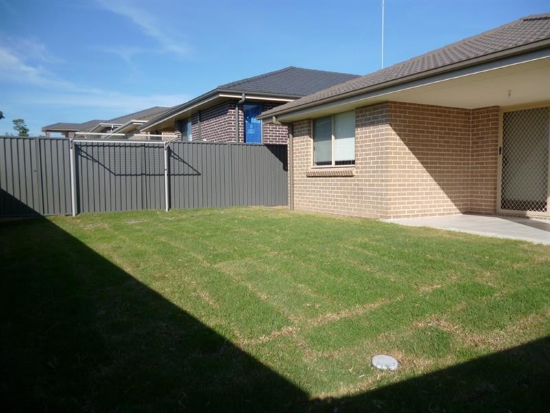 5 Domus St, Glenmore Park NSW 2745