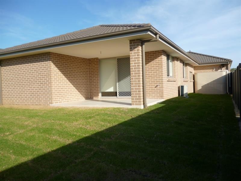 13 Domus St, Glenmore Park NSW 2745
