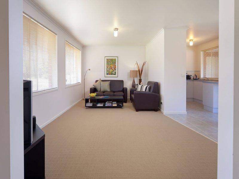 1/107 Southernview Drive, Albury NSW 2640