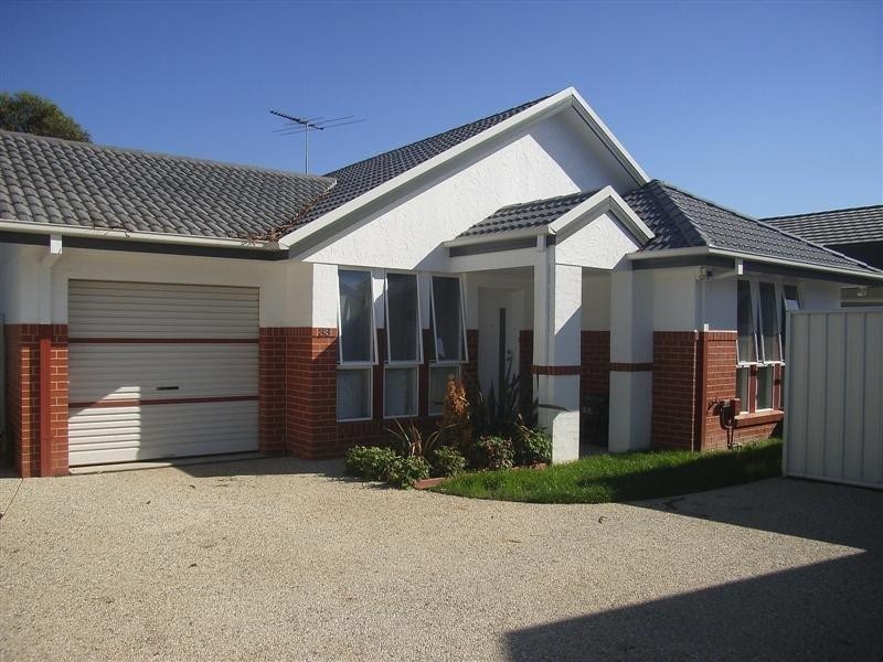 63 Kurrajong Crescent, West Albury NSW 2640