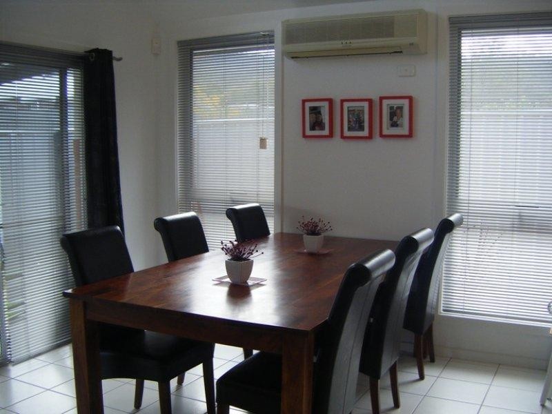 63 Kurrajong Crescent, West Albury NSW 2640