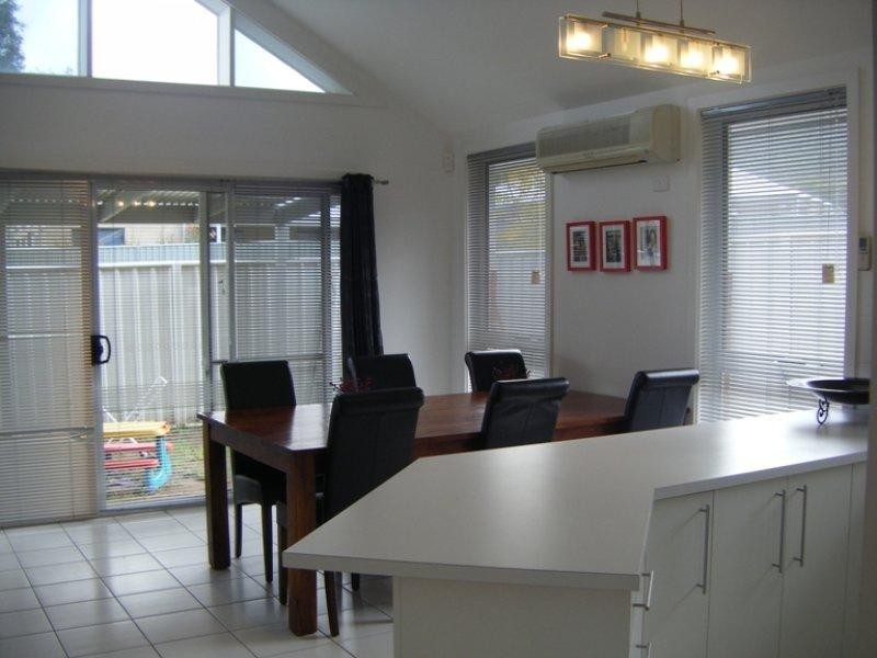 63 Kurrajong Crescent, West Albury NSW 2640