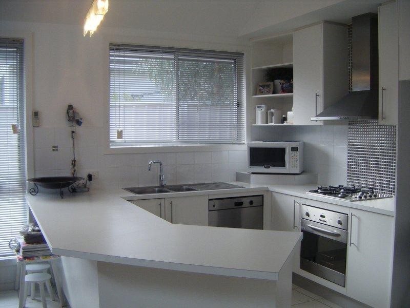 63 Kurrajong Crescent, West Albury NSW 2640