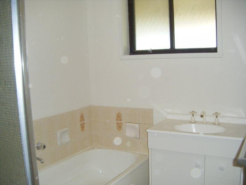 582 Prune St, Lavington NSW 2641