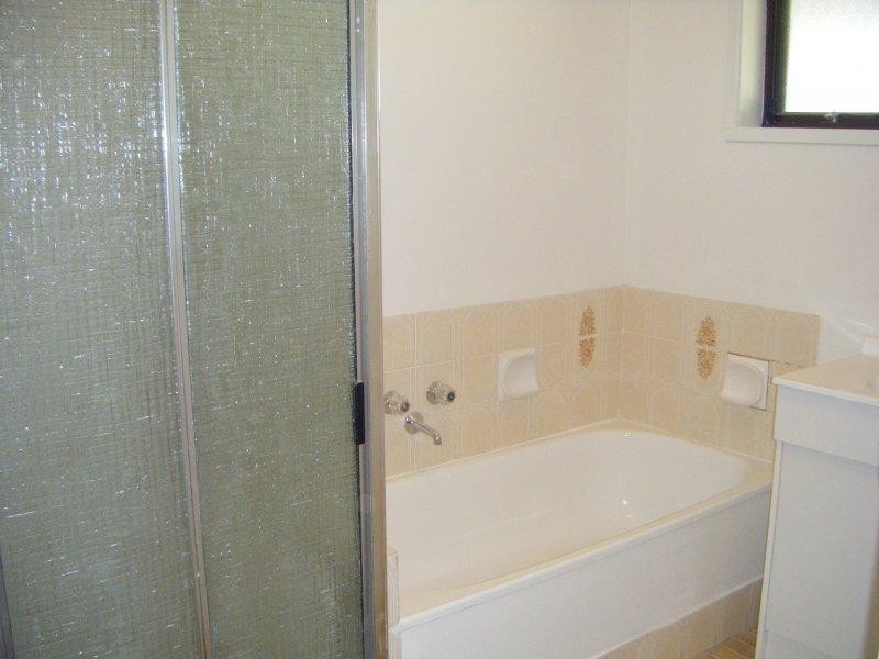 582 Prune St, Lavington NSW 2641