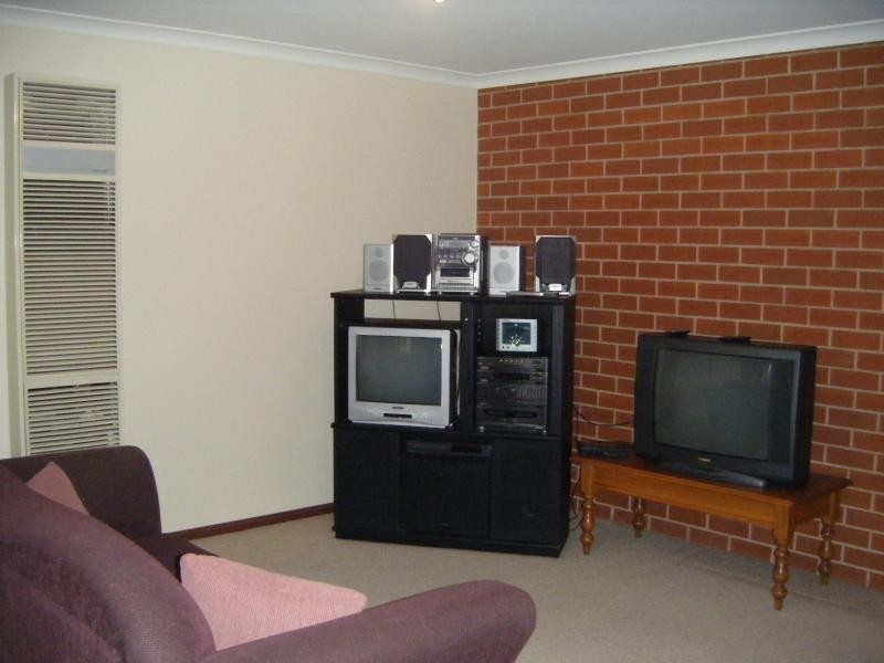 8/16 Keatinge Ct, Lavington NSW 2641