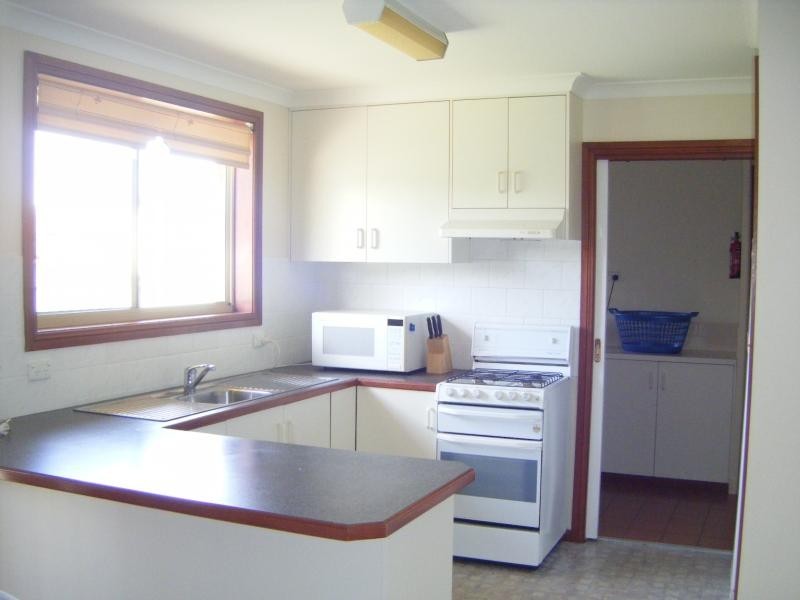 8/16 Keatinge Ct, Lavington NSW 2641
