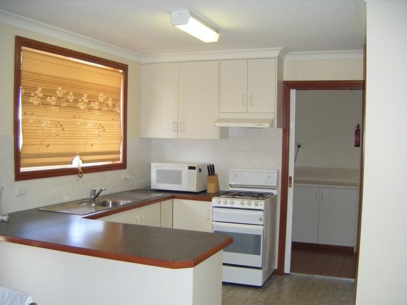 8/16 Keatinge Ct, Lavington NSW 2641