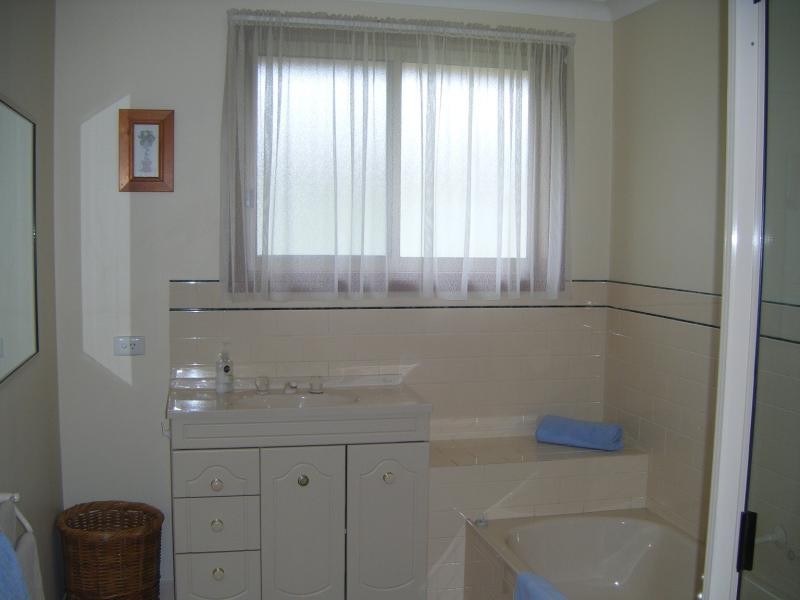 8/16 Keatinge Ct, Lavington NSW 2641