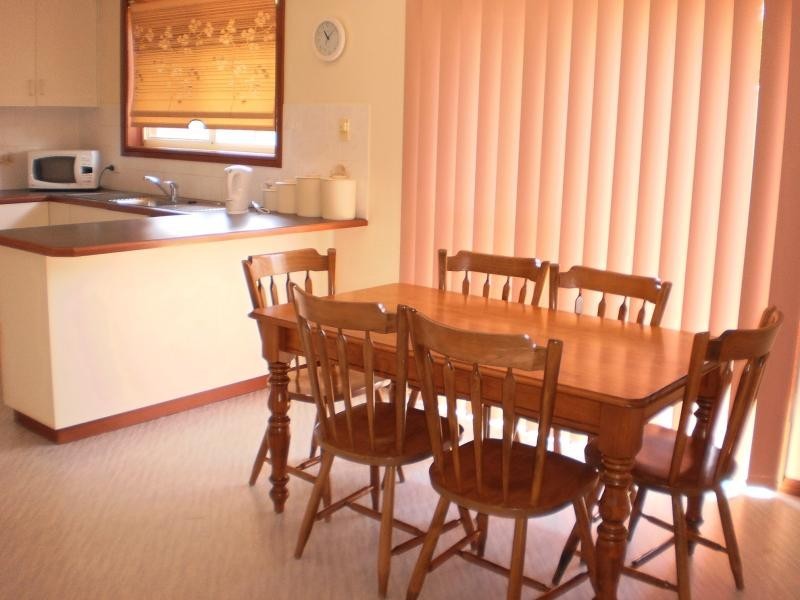 7/16 Keatinge Court, Lavington NSW 2641