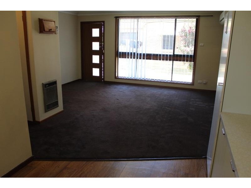 4/561 Woodbury Ct, Lavington NSW 2641