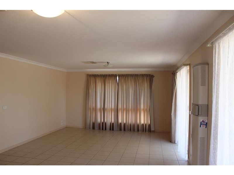 1/82 Hotham Cct, Thurgoona NSW 2640