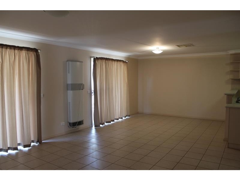 1/82 Hotham Cct, Thurgoona NSW 2640