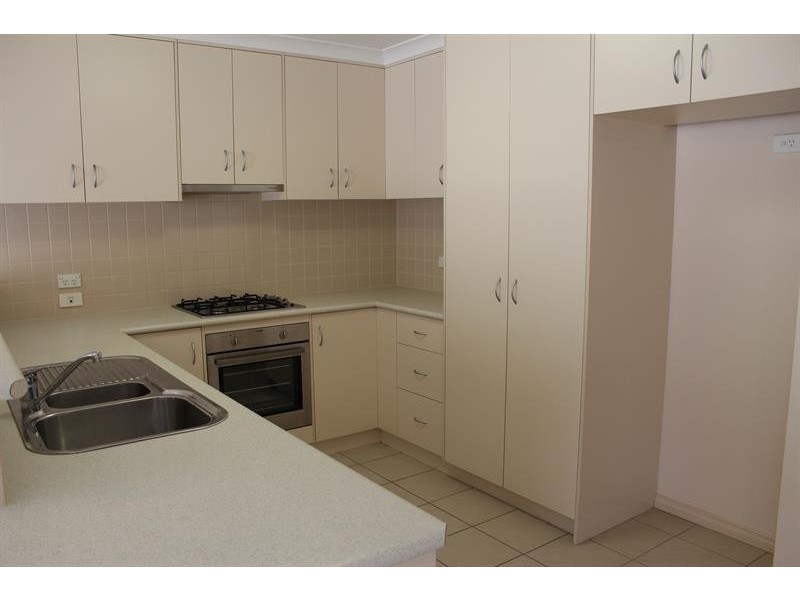 1/82 Hotham Cct, Thurgoona NSW 2640