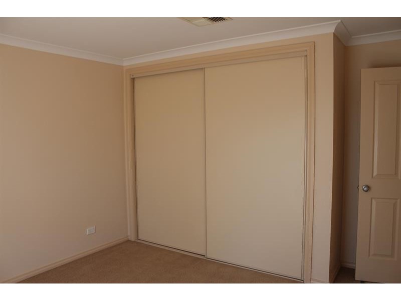 1/82 Hotham Cct, Thurgoona NSW 2640