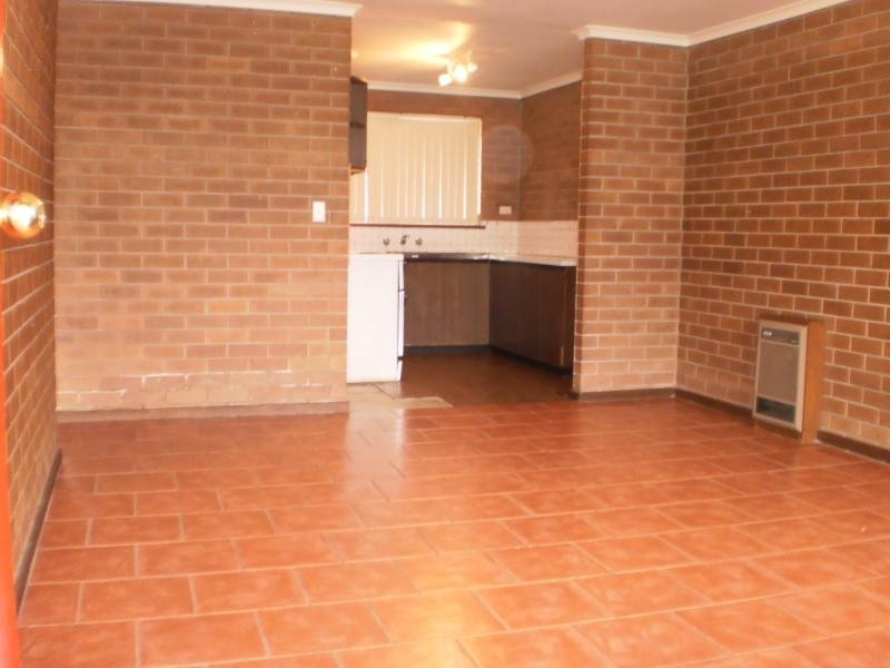 2/468 Kemp St, Lavington NSW 2641