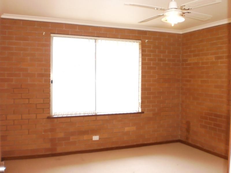 2/468 Kemp St, Lavington NSW 2641