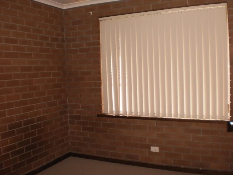 2/468 Kemp St, Lavington NSW 2641