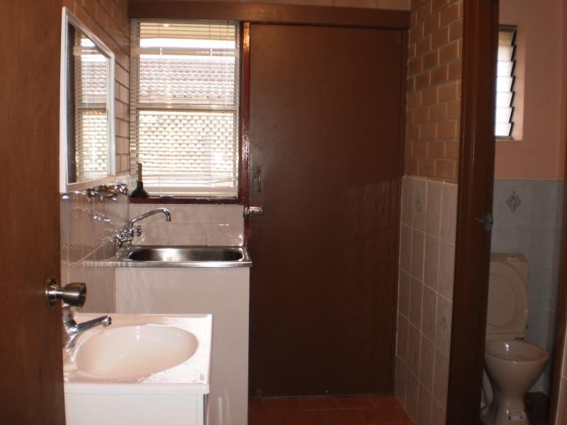 2/468 Kemp St, Lavington NSW 2641