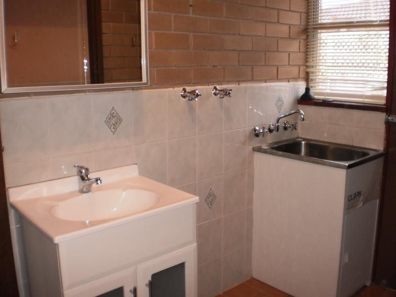 2/468 Kemp St, Lavington NSW 2641