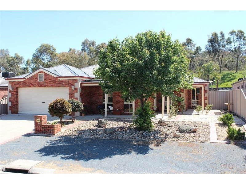 10 Dillagar Pl, Lavington NSW 2641