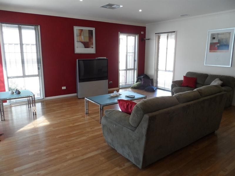 10 Dillagar Pl, Lavington NSW 2641