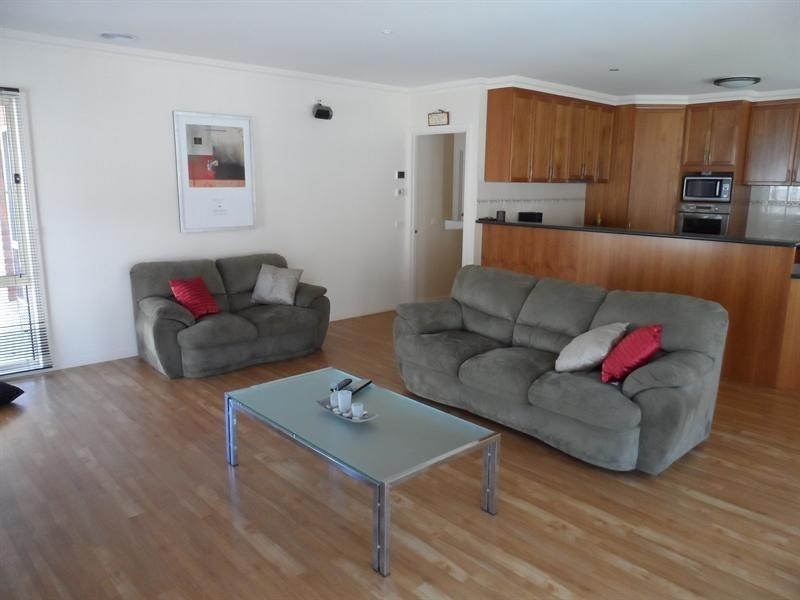 10 Dillagar Pl, Lavington NSW 2641