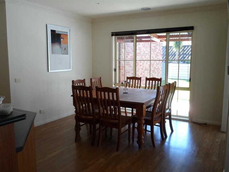 10 Dillagar Pl, Lavington NSW 2641