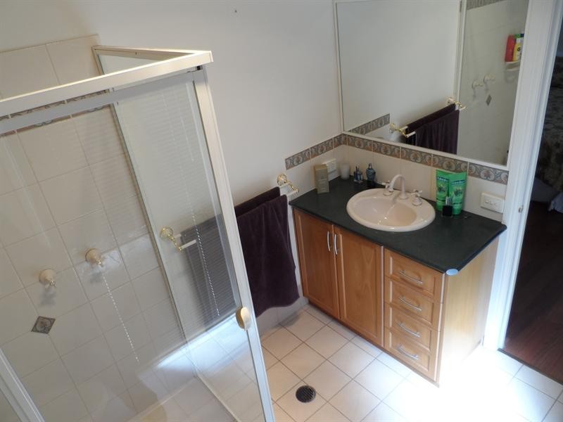 10 Dillagar Pl, Lavington NSW 2641