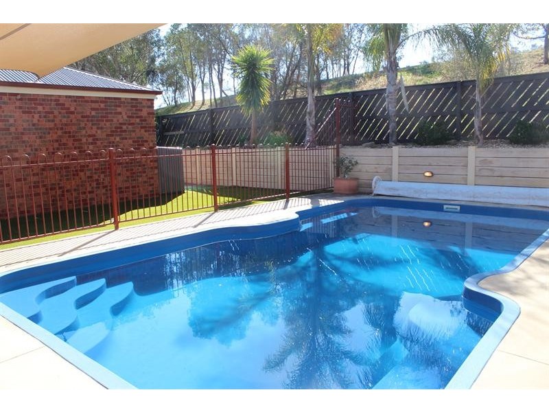 10 Dillagar Pl, Lavington NSW 2641