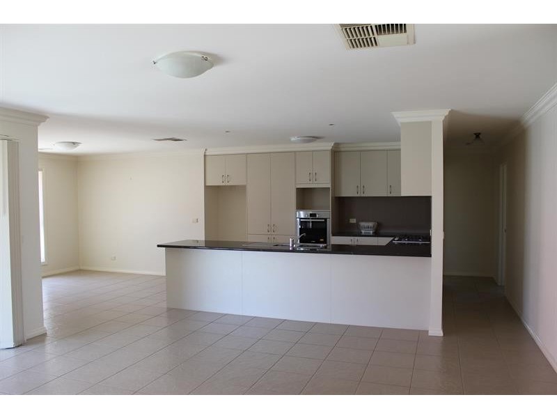 6 Firetail St, Thurgoona NSW 2640