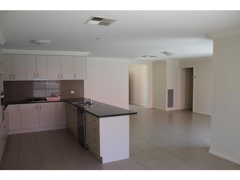 6 Firetail St, Thurgoona NSW 2640