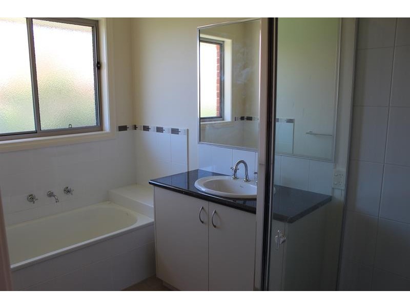 6 Firetail St, Thurgoona NSW 2640