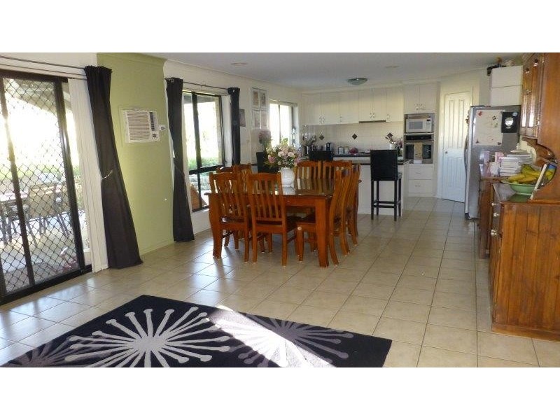 17 Dunne  Cres, Thurgoona NSW 2640