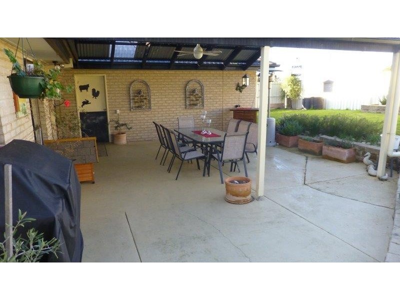 17 Dunne  Cres, Thurgoona NSW 2640