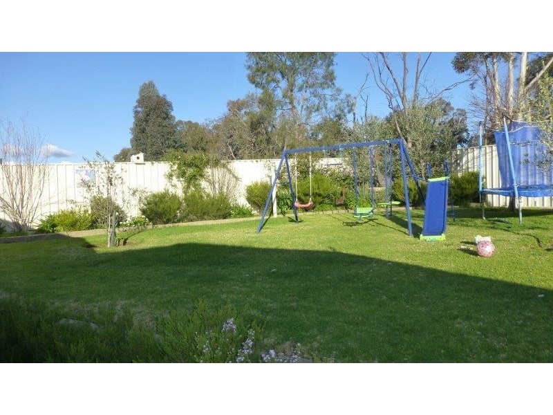 17 Dunne  Cres, Thurgoona NSW 2640