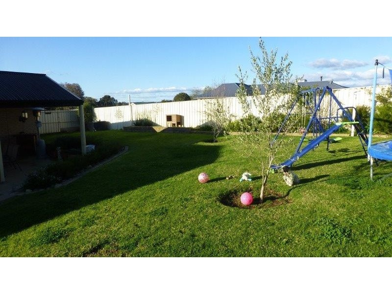 17 Dunne  Cres, Thurgoona NSW 2640