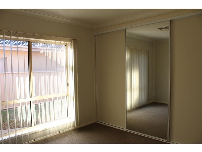 2/385 Nowland Avenue, Lavington NSW 2641