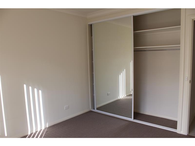 2/385 Nowland Avenue, Lavington NSW 2641
