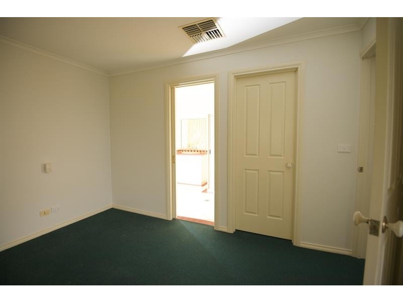 19 Janette Ct, Lavington NSW 2641