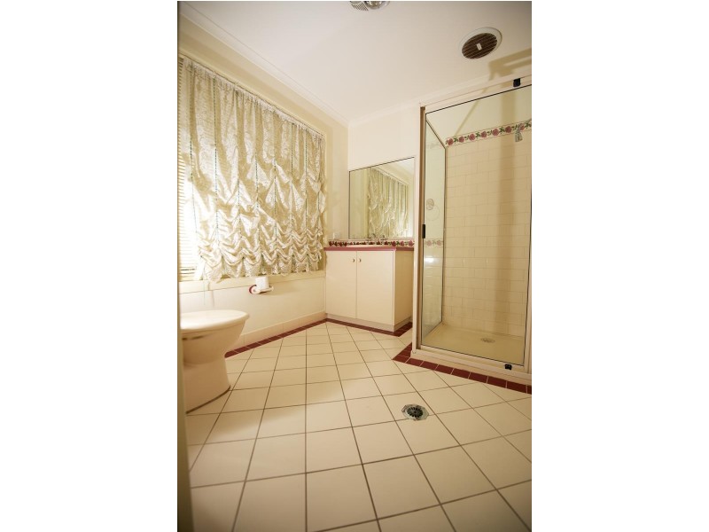 19 Janette Ct, Lavington NSW 2641