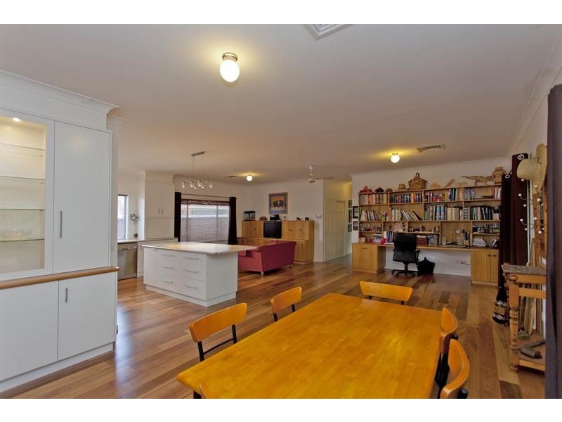 22 Worsley  Pl, Lavington NSW 2641